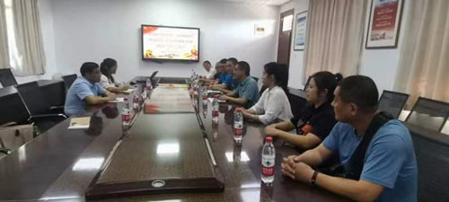 市民族宗教局到列东中学慰问西藏班教师